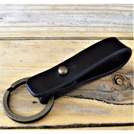 Porte clef en cuir noir pour ceinture fermé par bouton de col et anneau bronze