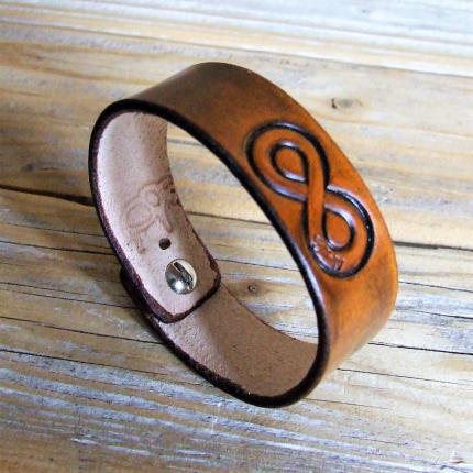 Bracelet mode en cuir Le 2 Marron Orangé, motif Infinity frappé, bouton de col, personnalisation sur demande