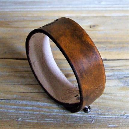 Bracelet mode en cuir Le 2 Marron Orangé, motif Infinity frappé, bouton de col, personnalisation sur demande