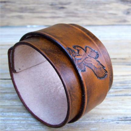 Bracelet de force en cuir marron orangé antique, aigle américain et étoile sur passant cuir, boucle inox, made in France