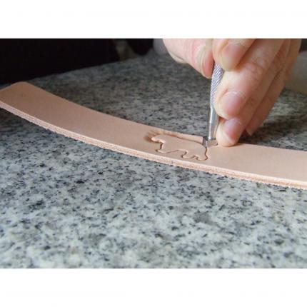 etapes de fabrication bracelet en cuir véritable tanné au végétal, atelier français