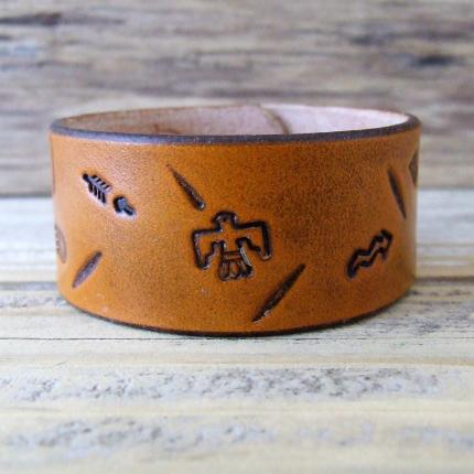Bracelet essentiel en cuir motifs amerindiens, couleur au choix, sur mesure, made in France