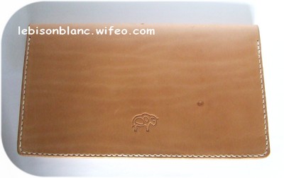 protège chéquier en cuir porte chéquier en cuir tanné vegetal personnalisé dessin western decor country cuir naturel verso