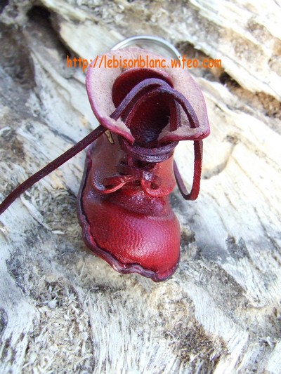 Godillot miniature en cuir en porte-clé couleur rouge et personnable mini motif petite chaussure petit godillot mini accessoire de sac à main